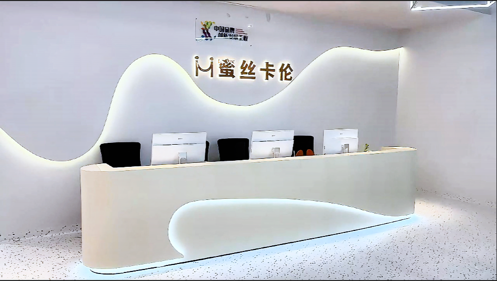 蜜丝卡伦有美容课程吗？没有。但我们提供化妆、美甲、美睫、纹绣四大专业课程